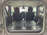 リヤシートも全車消毒済み。シートを倒すとゆったりとした室内空間に★レジャーにショッピングに大活躍!