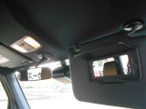 運転席バニティミラー付きです☆