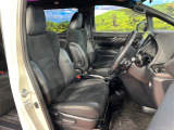 運転席シート廻りは使用感も少なく、良好な状態となっています。丁寧に使われていたことがよくわかりますね。