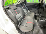 コンパクトカーですが、セカンドシートは十分な広さがあり快適にお乗りいただけます♪シートを倒して大きな荷物を積んだりと、用途の幅が広い1台です。