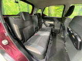コンパクトカーですが、セカンドシートは十分な広さがあり快適にお乗りいただけます♪シートを倒して大きな荷物を積んだりと、用途の幅が広い1台です。