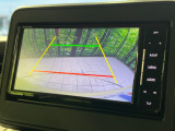 【バックカメラ】駐車時に後方がリアルタイム映像で確認できます。大型商業施設や立体駐車場での駐車時や、夜間のバック時に大活躍!運転スキルに関わらず、今や必須となった装備のひとつです!