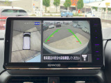 アラウンドビューモニターで、上空から見下ろしているような映像を表示します。ひと目で周囲の状況がわかるため安心です。