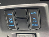 【両側パワースライドドア】スマートキーや運転席のスイッチで後席両側スライドドアの開閉が可能♪電動だから力を入れてドアを開ける必要が無く、小さなお子様でも簡単に開け閉めでき快適です♪