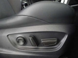 パワーシート搭載。微妙な調整が手軽にでき、ピッタリのポジションで運転することが可能です。