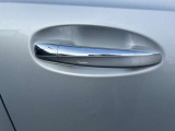 シートヒーターはエアコンより温まるのが早く、寒い日の運転には欠かせない装備です。3段階の温度調節ができ、快適な温度でドライブいただけます。