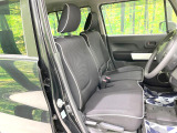 運転席まわりには十分なスペースがあり、大柄な方でもゆったり運転していただける環境です。