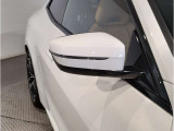 【BMWミラー】視認性の高いスタイリッシュなミラー。自動防眩機能も付いており夜間のドライビングをサポートします。