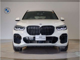 ☆BMWの代名詞とも言える【キドニーグリル】一目見ただけでBMW車であると認識できる確固たるアイコンとして存在感を放ちます☆