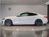 【拘りのFR】BMWが多く採用するFR車。ダイレクトでスポーティな加速感・シャープなハンドリングを実現。縦置きエンジンレイアウトにより、フラットで上質な乗り味です。