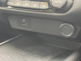 【 USB端子 】USB接続もついていますので携帯などの電子機器の充電にも使えて便利です♪