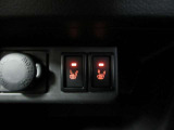 【シートヒーター】は運転席&助手席に。スイッチONですぐに暖まり、冬の寒い日に頼もしい装備のひとつ☆