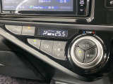 【オートエアコン】一度お好みの温度に設定すれば、車内の温度を検知し風量や温度を自動で調整。暑い&hellip;寒い&hellip;と何度もスイッチ操作をする必要はありません。快適な車内空間には必須の機能ですね♪