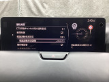 TSRは、走行中にフォワードセンシングカメラまたはナビゲーションシステムが認識した交通標識を、ADDおよびメーターに表示することで、交通標識の見落とし防止を図り、安全運転を支援するシステムです。