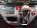 スポーツシフトに入れてマニュアル車感覚の走行が出来ます。山道走行や高速道路の走行に大活躍です★