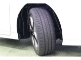 タイヤサイズ 215/45R17。