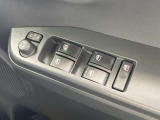 全席パワーウィンドウとなっています。運転席はオートになっているのでワンタッチ開閉することが出来ます。