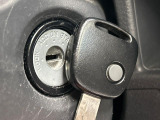 【キーレス】少し離れた場所からでもボタン一つでドアの開錠・施錠ができるのでとっても便利!ドアの鍵穴周りに傷をつけることもありません♪