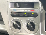 寒い冬も暑い夏も全席に快適な空調を届けてくれる、ダイヤル式エアコンを装備♪