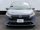 衝突軽減ブレーキ、車線逸脱警報、フロント&バックソナー、踏み間違い防止アシスト。安全装備充実。