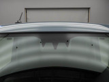 単眼カメラにより車線を検知。ウインカーを出さずに走行している車線からはみ出しそうになると、ブザーと警告灯でお知らせします。