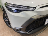 【LEDヘッドライト】悪天候や夜間走行時も良好な視界を確保し安心して運転できる高輝度LEDヘッドライトを装備!点灯速度が早く、消費電力も抑えられています。