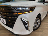 【シーケンシャルターンランプ付きLEDヘッドライト】人気の『流れるウィンカー』付きのLEDヘッドライトを装備♪高級感はもちろん、点灯時は存在感たっぷりで他車からも認識されやすく安心です。