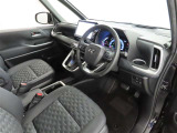 シンプルで使いやすいデザインの運転席です。