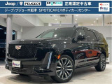 全長5,382mmの雄大なプロポーションを捉えたアングルです。シャープな縦型LEDヘッドライトがキャデラックの伝統を受け継ぎ、モダンな品格をスマートに放ちます。