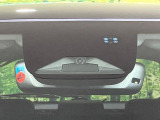 【ホンダセンシング】走行中に前方の車両等を認識し、衝突しそうな時は警報とブレーキで衝突回避と被害軽減をアシスト。より安全にドライブをお楽しみいただけます。