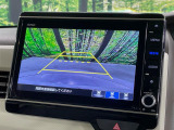 【バックカメラ】駐車時に後方がリアルタイム映像で確認できます。大型商業施設や立体駐車場での駐車時や、夜間のバック時に大活躍!運転スキルに関わらず、今や必須となった装備のひとつです!