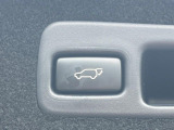 【パワーバックドア】スマートキーや運転席のボタンを押すだけでリアゲートが自動で開閉します!荷物を持っている時や、高い位置にあるバックドアを閉める際に便利な機能です♪
