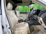 運転席シート廻りは使用感も少なく、良好な状態となっています。丁寧に使われていたことがよくわかりますね。