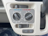 寒い冬も暑い夏も全席に快適な空調を届けてくれる、ダイヤル式エアコンを装備♪