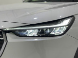 【洗練の目元】 フルLEDヘッドライトが魅せる、令和5年式ヴェゼルZ 流れるウインカー(シーケンシャル)が美しい!夜の街に映える