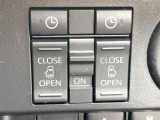 【両側パワースライドドア】スマートキーや運転席のスイッチで後席両側スライドドアの開閉が可能♪電動だから力を入れてドアを開ける必要が無く、小さなお子様でも簡単に開け閉めでき快適です♪