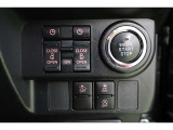 時計マークのウエルカムオープンスイッチをONしておけば、キーを持って車に近づくとスライドドアが開いてくれます。買い物などで荷物をいっぱい持っていても、子供のお迎えで抱っこしていても大丈夫です!