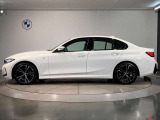 【BMWのxDrive】xDriveはいかなる状況下でも安定した走りを実現しています。 これによりストレスなく運転できることはもちろんのこと、安全性能も向上しています。
