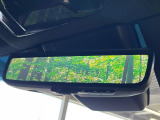 【デジタルインナーミラー】後席の大きな荷物や同乗者で後方が確認しづらい時でも安心!カメラが撮影した車両後方の映像をルームミラー内に表示。クリアな視界で状況の確認が可能です!