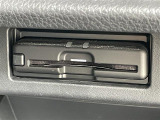 ◆【ETC】有料道路を利用する際に料金所で停止することなく通過できる、ETC車載器(ノンストップ自動料金収受システム機器)が装備されています。セットアップを行うことで利用可能になります。
