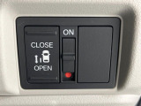 【パワースライドドア】スマートキーや運転席のスイッチでスライドドアの開閉が可能♪電動だから力を入れてドアを開ける必要が無く、小さいお子様でも、重い荷物を持っている時もラクに開け閉めできます♪