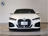 ☆BMWの代名詞とも言える【キドニーグリル】一目見ただけでBMW車であると認識できる確固たるアイコンとして存在感を放ちます☆
