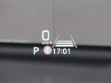 カラーヘッドアップディスプレイ付き。少ない視線移動で情報を確認できるので、運転の疲労軽減に繋がりますよ♪