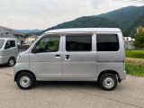 展示前及び納車までに弊社基準に沿って、入念な点検・整備を実施します。交換時期の消耗品は、交換後納車!点検・整備費用は店頭表示価格に含まれております。ご安心ください。