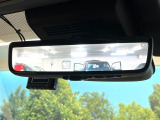 【デジタルインナーミラー】後席の大きな荷物や同乗者で後方が確認しづらい時でも安心!カメラが撮影した車両後方の映像をルームミラー内に表示。クリアな視界で状況の確認が可能です!