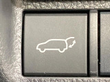【パワーバックドア】スマートキーや運転席のボタンを押すだけでリアゲートが自動で開閉します!荷物を持っている時や、高い位置にあるバックドアを閉める際に便利な機能です♪