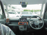 大きなフロントガラスで運転中の視界良好☆