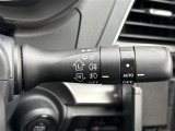 【オートライト(AUTO)】外の明るさをシステムが感知して、自動でヘッドライトが点灯します。ヘッドライトをつけ忘れを防ぐ便利機能です。