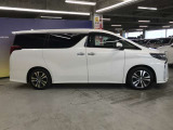 エンジンルーム、室内、クリーニング済みです。厳選したお車を屋内展示場にて展示中☆車両品質には自信がございます!ぜひ一度ご来店ください!!