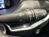 自動車保険について。正規ディーラーだけの特別なブランド保険に加入いただけます。基本補償に加え5つの項目をカバーする「プレミアムプラス」と、長期契約による安定した保険料で、さらなる安心と満足を提供します